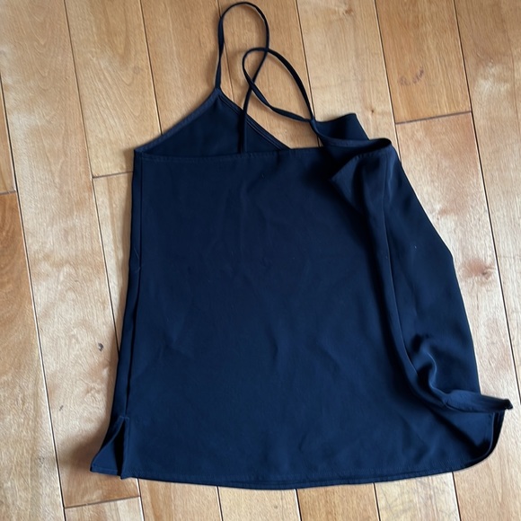 Thin strap tank top - Picture 2 of 3